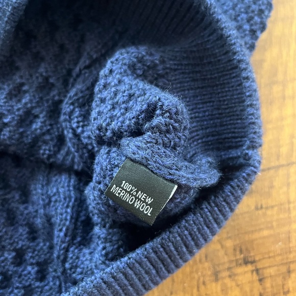 Traditional Crew Neck Aran Sweater - Picture 4 of 7